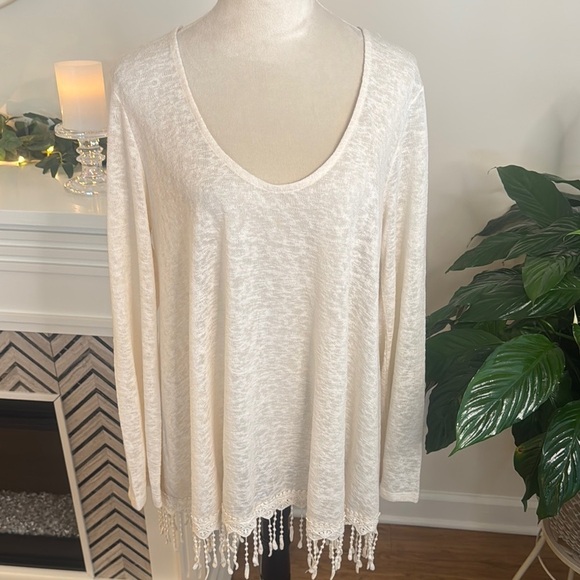 VENUS Sweaters - Venus Cream Knit Top with Lace Detail NWOT